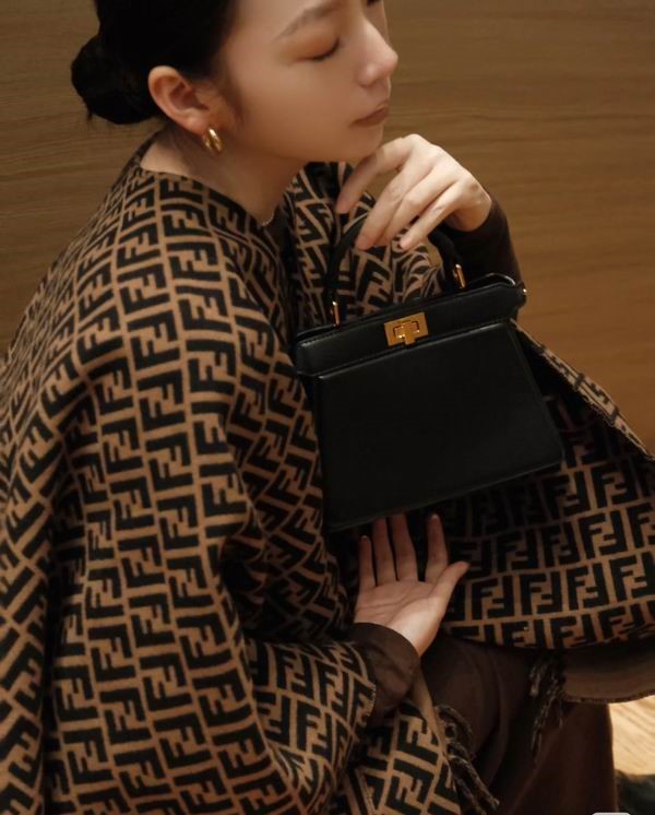 Fendi scarf 160X140cm E04